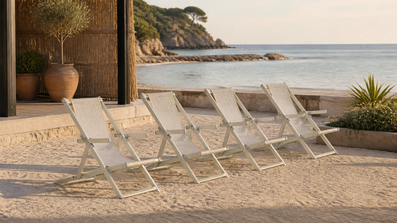 Serie di sdraio Alassio Toscano Forme in un beach club italiano sul mare