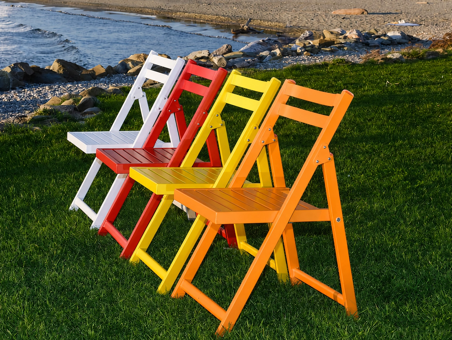 Design delle sedie pieghevoli Julia in quattro colori