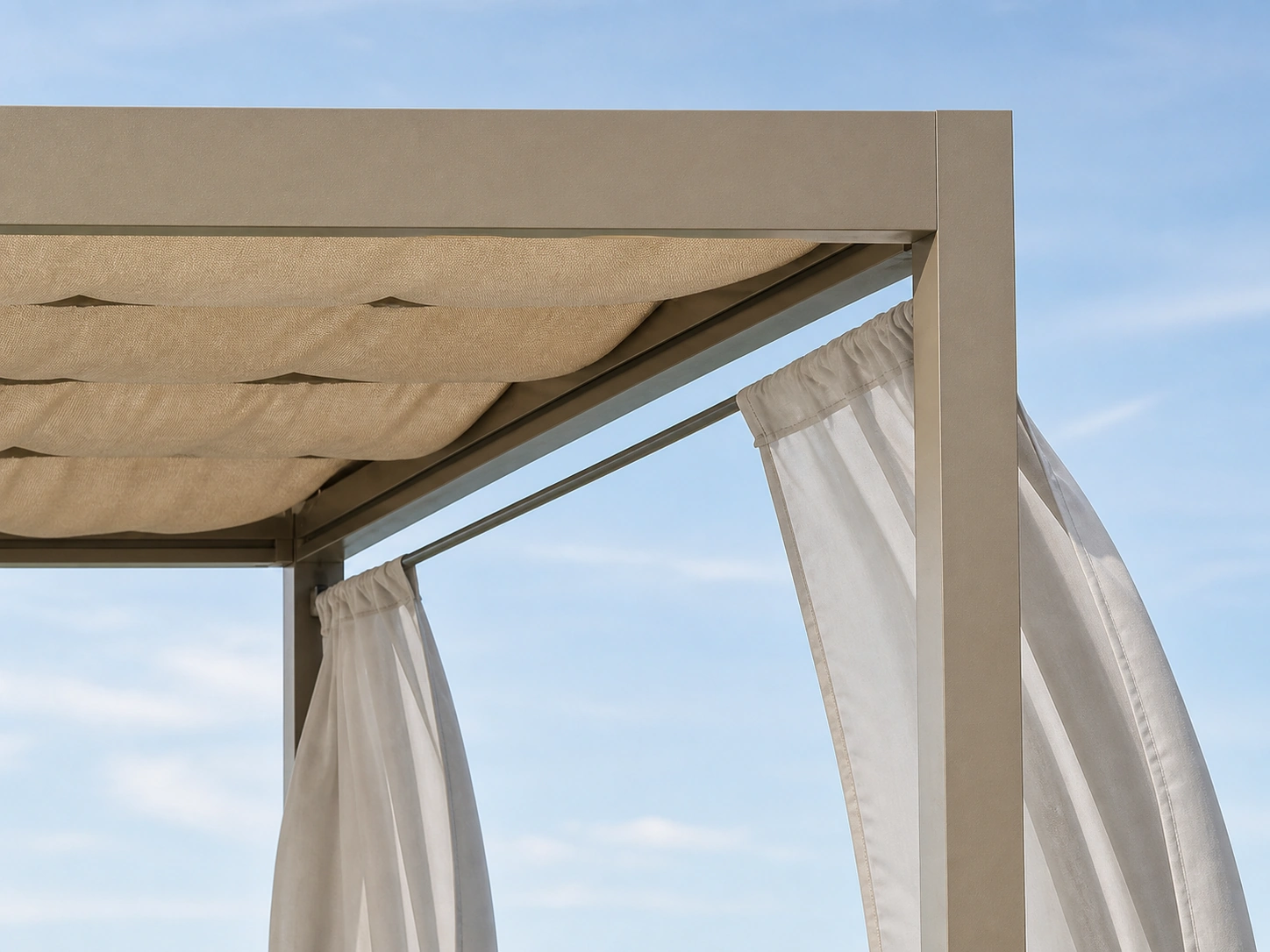Dettaglio della struttura e della tenda scorrevole del gazebo Raffaello