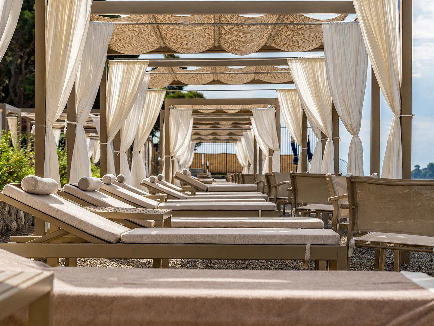 Serie di gazebo Raffaello Toscano Forme in un resort sul mare