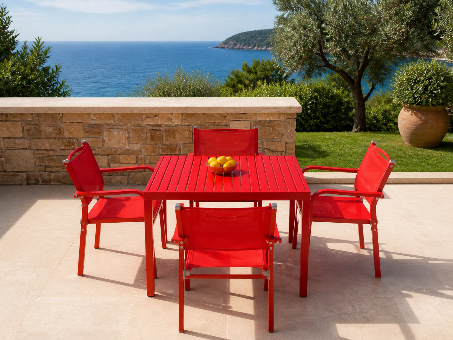 Tavolo Sax outdoor dal design essenziale su terrazza italiana