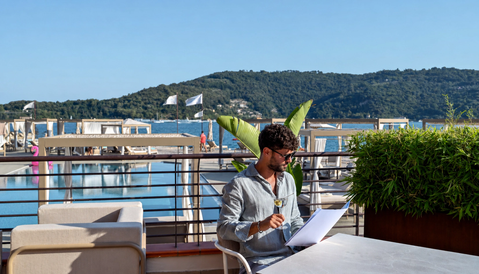 Area lounge sul mare con arredi e cabanas Toscano Forme